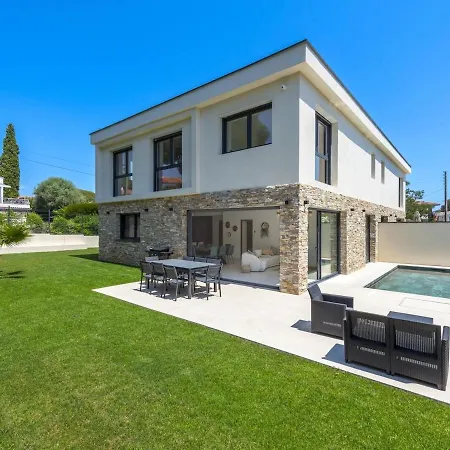 Holiday home Nouvelle Maison 4 Chambres, Proche Du Centre Saint-Raphael (Var)