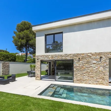 Holiday home Nouvelle Maison 4 Chambres, Proche Du Centre Saint-Raphael (Var)