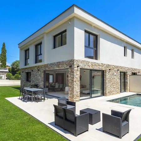 Holiday home Nouvelle Maison 4 Chambres, Proche Du Centre Saint-Raphael (Var)